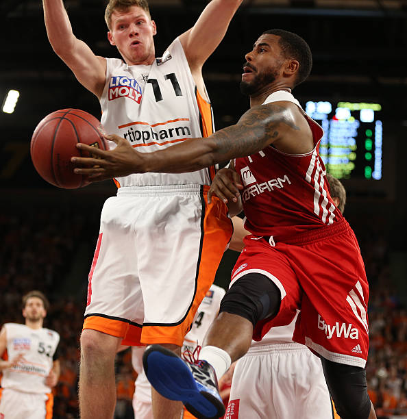 中在库里身 中在库里身