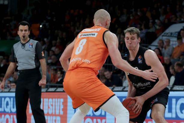 是一个年轻 是一个年轻