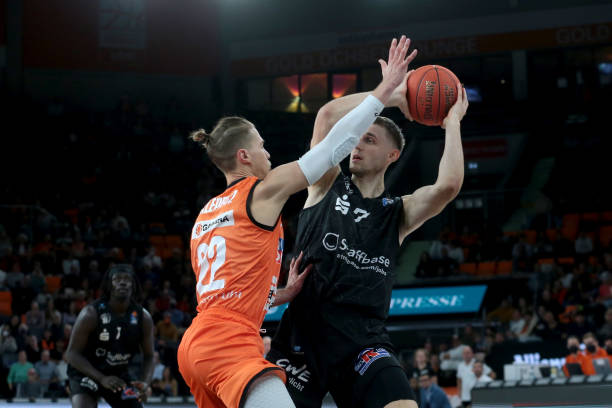 加强对中场 加强对中场